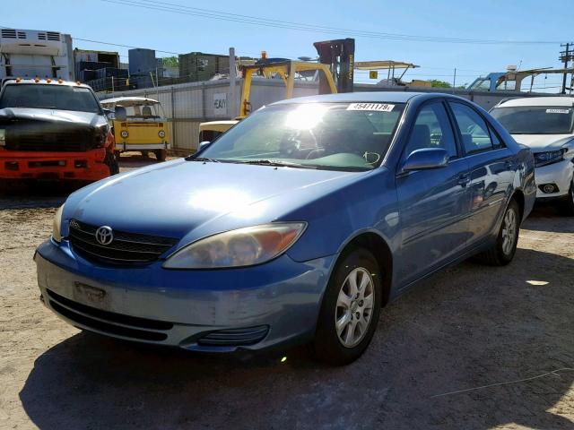 JTDBF32K240156957 - 2004 TOYOTA CAMRY LE BLUE photo 2