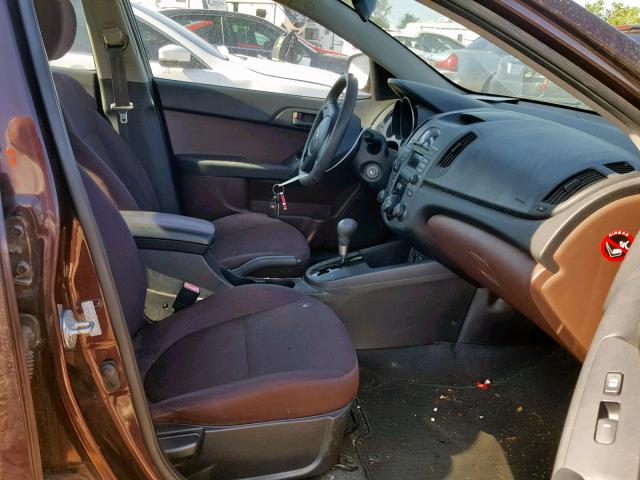 KNAFU4A22A5050213 - 2010 KIA FORTE EX MAROON photo 5