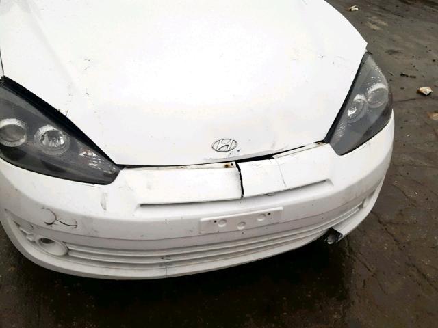 KMHHM66D18U289877 - 2008 HYUNDAI TIBURON GS WHITE photo 9