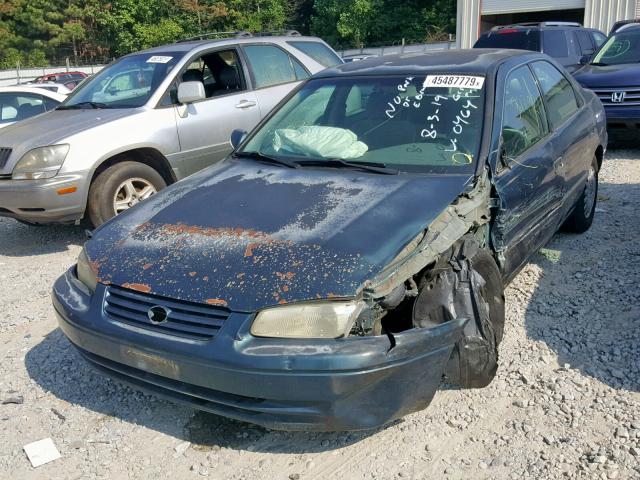 4T1BG22K0WU210464 - 1998 TOYOTA CAMRY CE GREEN photo 2