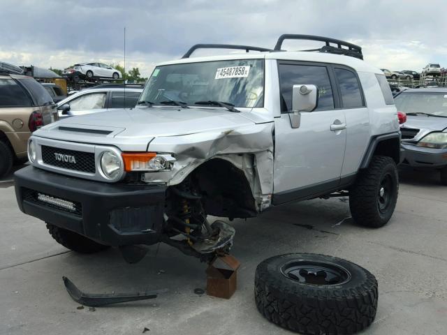 JTEBU11F270085340 - 2007 TOYOTA FJ CRUISER SILVER photo 2