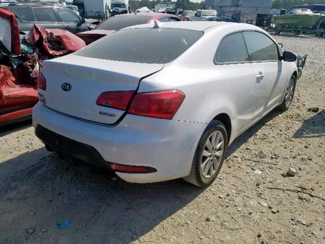 KNAFX6A8XG5575116 - 2016 KIA FORTE EX WHITE photo 4