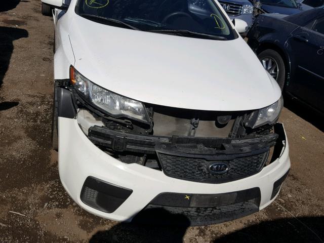 KNAFU6A27A5149668 - 2010 KIA FORTE EX WHITE photo 9