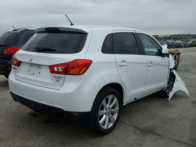 4A4AP3AW4FE032541 - 2015 MITSUBISHI OUTLANDER WHITE photo 4