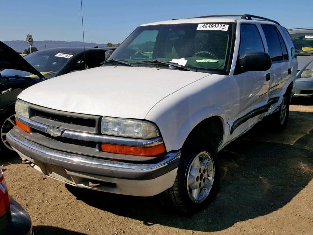 1GNDT13WXY2217450 - 2000 CHEVROLET BLAZER WHITE photo 2