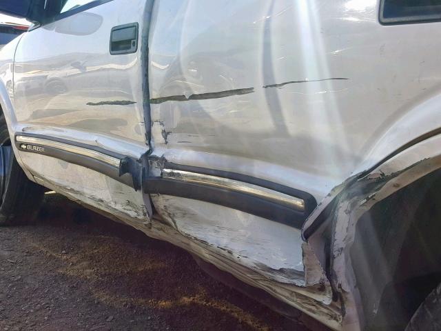 1GNDT13WXY2217450 - 2000 CHEVROLET BLAZER WHITE photo 9