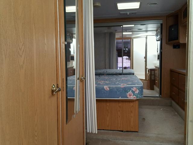 4YDF3282914054729 - 2001 KEYSTONE MONTANA WHITE photo 5