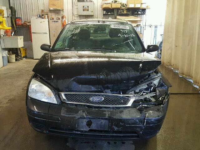 1FAHP34N67W115057 - 2007 FORD FOCUS ZX4 BLACK photo 9