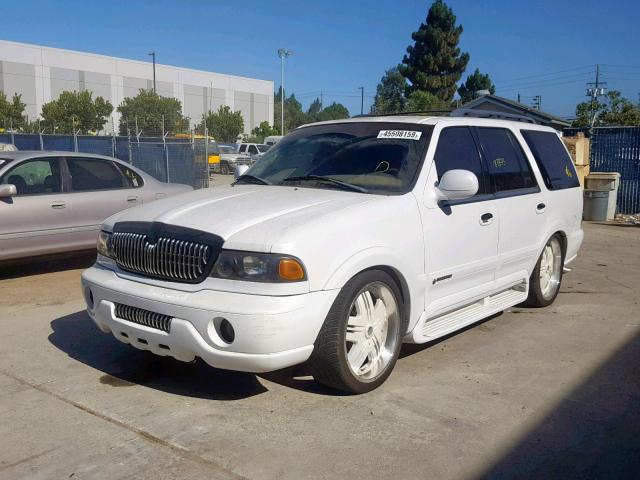 5LMRU27L0XLJ03833 - 1999 LINCOLN NAVIGATOR WHITE photo 2
