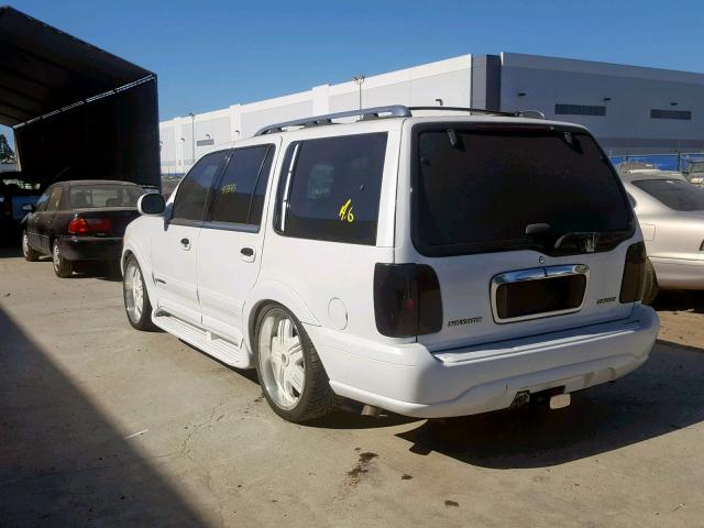 5LMRU27L0XLJ03833 - 1999 LINCOLN NAVIGATOR WHITE photo 3