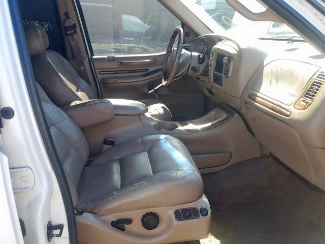 5LMRU27L0XLJ03833 - 1999 LINCOLN NAVIGATOR WHITE photo 5