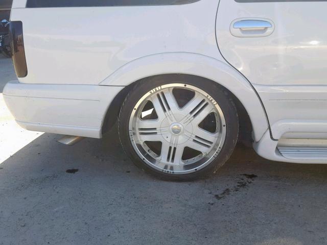 5LMRU27L0XLJ03833 - 1999 LINCOLN NAVIGATOR WHITE photo 9