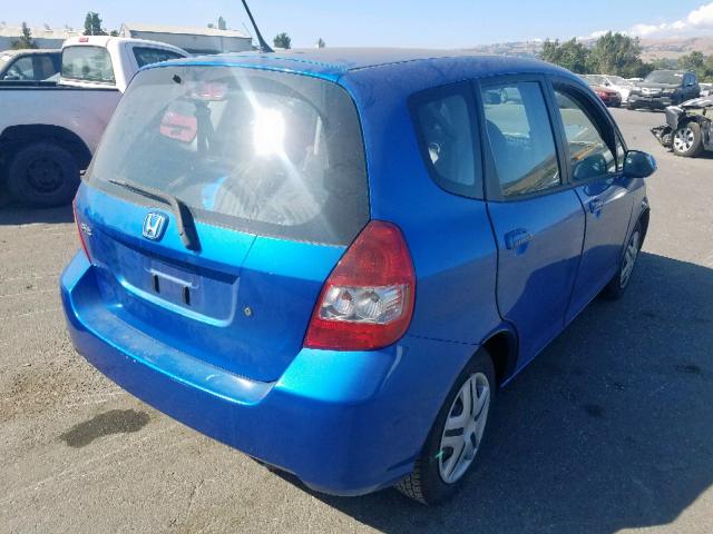 JHMGD374X8S010305 - 2008 HONDA FIT BLUE photo 4