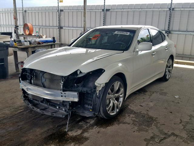 JN1BY1AP8CM334716 - 2012 INFINITI M37 WHITE photo 2