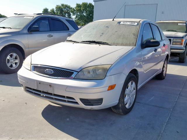 1FAFP34N75W290227 - 2005 FORD FOCUS ZX4 SILVER photo 2