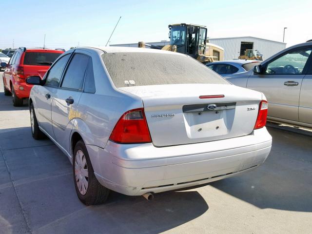 1FAFP34N75W290227 - 2005 FORD FOCUS ZX4 SILVER photo 3