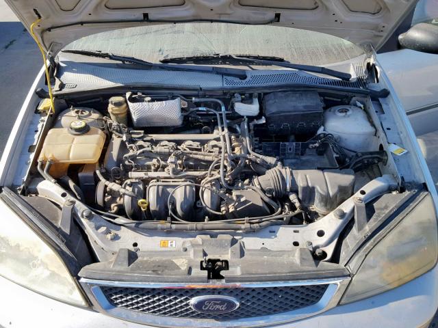 1FAFP34N75W290227 - 2005 FORD FOCUS ZX4 SILVER photo 7