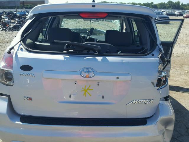2T1KR32E05C371875 - 2005 TOYOTA MATRIX 银色 照片 9