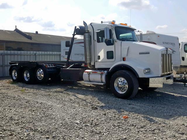 1NKDXUEX56J112059 - 2006 KENWORTH CONSTRUCTI WHITE photo 9