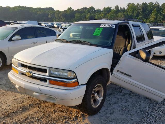 1GNCS13W02K189700 - 2002 CHEVROLET BLAZER WHITE photo 2