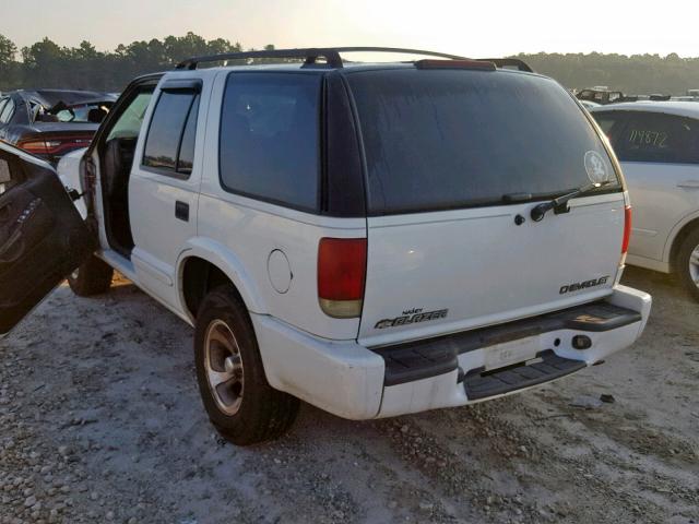 1GNCS13W02K189700 - 2002 CHEVROLET BLAZER WHITE photo 3