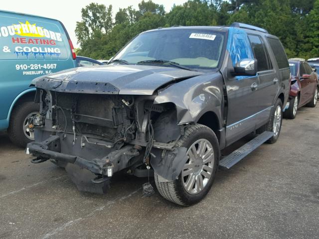 5LMJJ2H5XDEL01647 - 2013 LINCOLN NAVIGATOR 灰色 照片 2