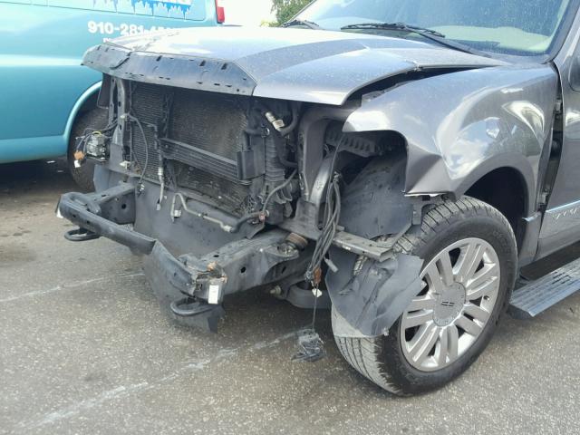 5LMJJ2H5XDEL01647 - 2013 LINCOLN NAVIGATOR 灰色 照片 9