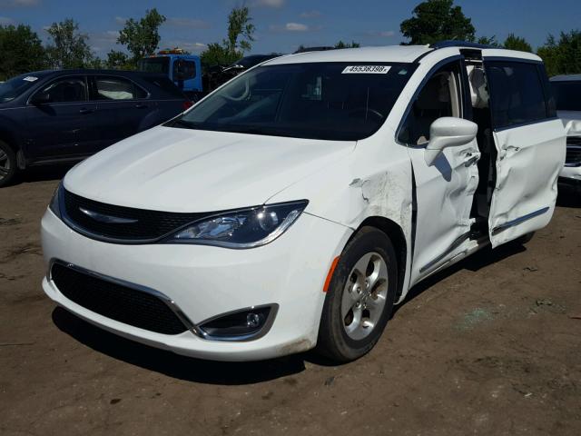 2C4RC1EG8HR513766 - 2017 CHRYSLER PACIFICA T WHITE photo 2