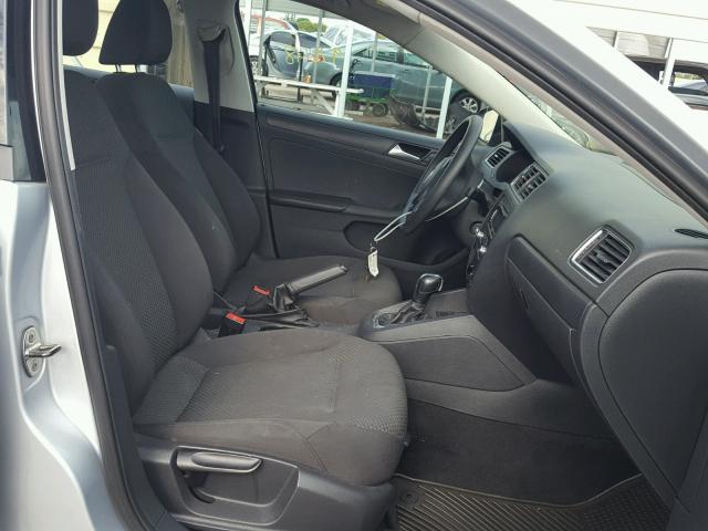 3VW2K7AJ8DM367263 - 2013 VOLKSWAGEN JETTA BASE 银色 照片 5