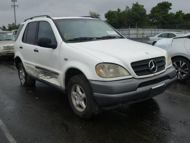 4JGAB54EXWA014777 - 1998 MERCEDES-BENZ ML 320 WHITE photo 1