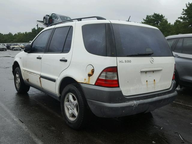 4JGAB54EXWA014777 - 1998 MERCEDES-BENZ ML 320 WHITE photo 3