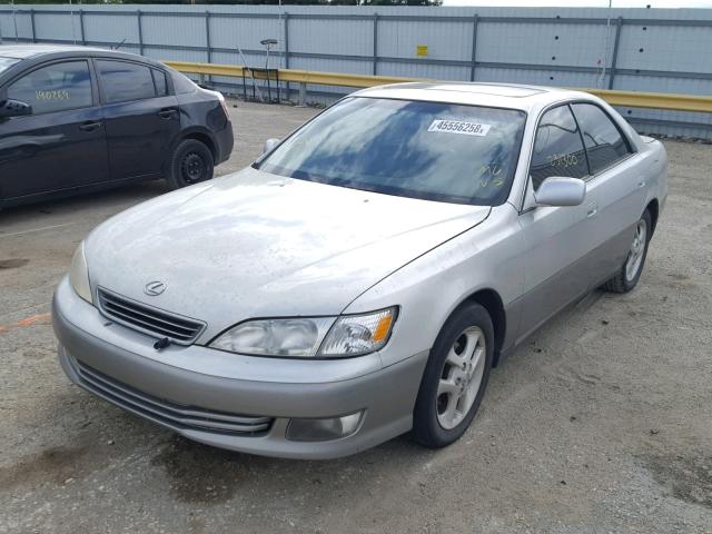 JT8BF28GXY0252028 - 2000 LEXUS ES 300 SILVER photo 2