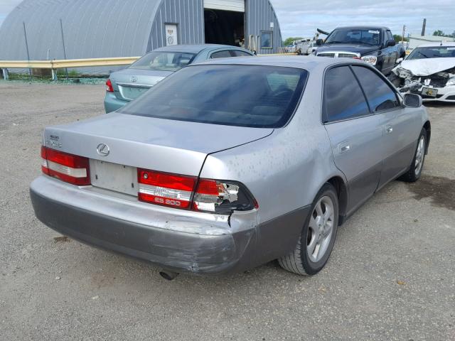 JT8BF28GXY0252028 - 2000 LEXUS ES 300 SILVER photo 4