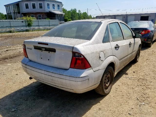 1FAFP34N37W230500 - 2007 FORD FOCUS ZX4 WHITE photo 4