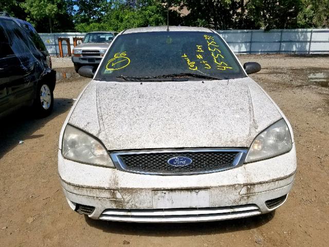 1FAFP34N37W230500 - 2007 FORD FOCUS ZX4 WHITE photo 9