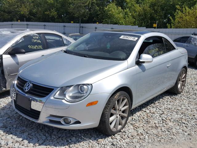 WVWDA71FX7V027889 - 2007 VOLKSWAGEN EOS 2.0T S SILVER photo 2