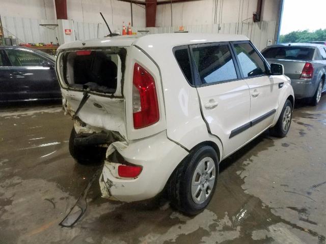 KNDJT2A57C7438754 - 2012 KIA SOUL WHITE photo 4