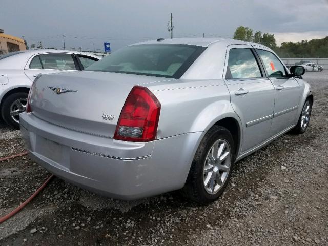 2C3KA53G77H869619 - 2007 CHRYSLER 300 TOURIN SILVER photo 4