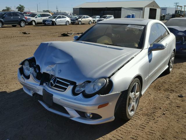 WDBTJ72H57F214896 - 2007 MERCEDES-BENZ CLK 550 SILVER photo 2