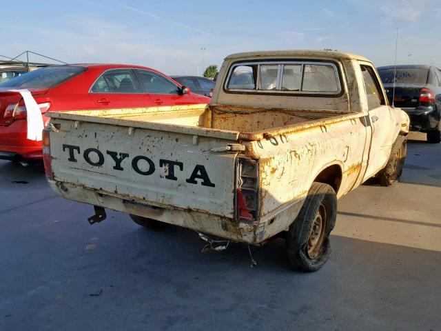 JT4RN34R4D0079147 - 1983 TOYOTA PICKUP 1/2 YELLOW photo 4