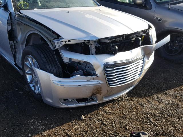 2C3CCAET5CH263554 - 2012 CHRYSLER 300C SILVER photo 9