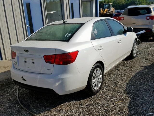 KNAFU4A26D5715201 - 2013 KIA FORTE EX WHITE photo 4