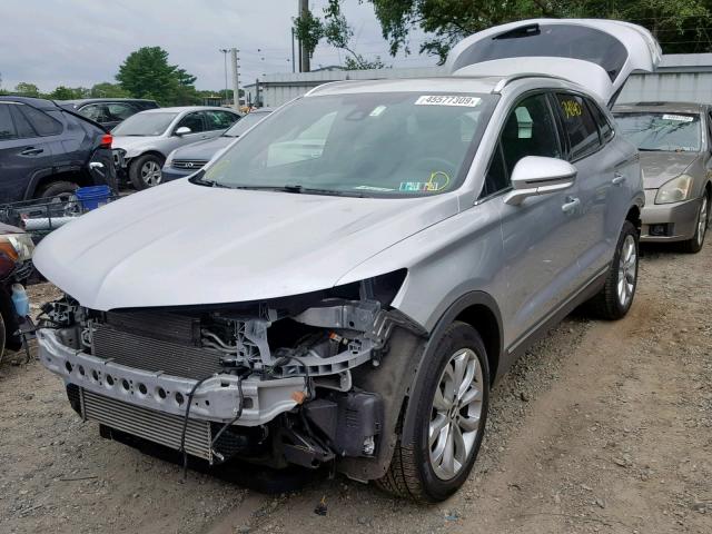 5LMCJ2D98HUL40346 - 2017 LINCOLN MKC SELECT SILVER photo 2
