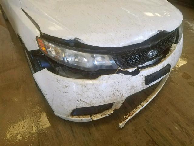 KNAFU4A28C5490858 - 2012 KIA FORTE EX WHITE photo 9