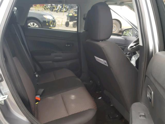 JA4AR3AU8JU003486 - 2018 MITSUBISHI OUTLANDER GRAY photo 6