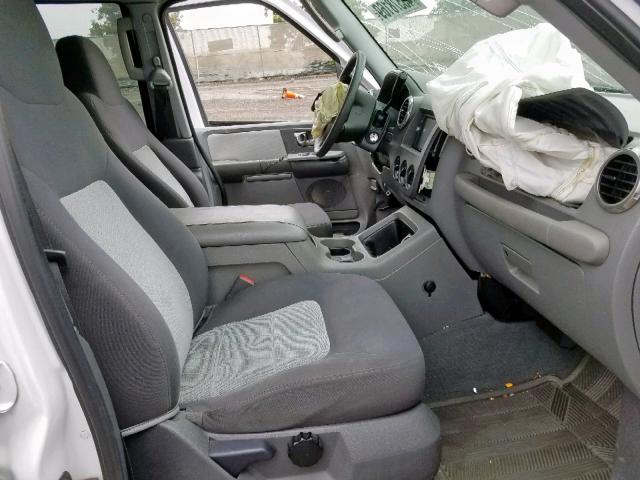 1FMEU15WX4LA77309 - 2004 FORD EXPEDITION WHITE photo 5