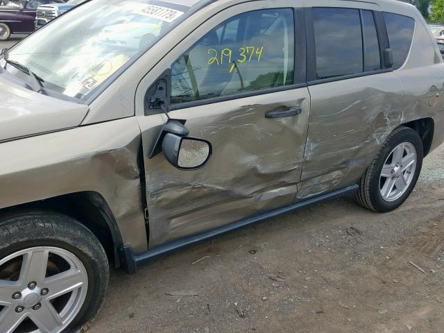 1J8FF47W27D273172 - 2007 JEEP COMPASS BEIGE photo 9