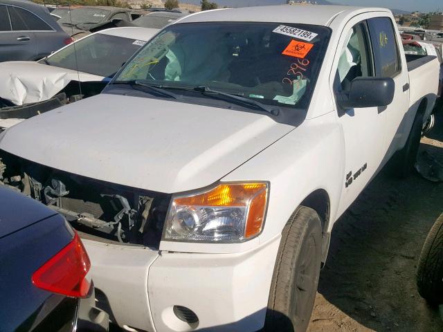 1N6AA0EK8CN303396 - 2012 NISSAN TITAN S WHITE photo 2