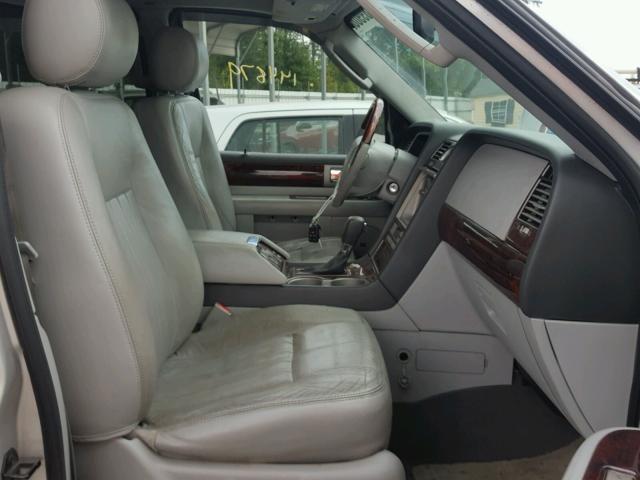 5LMFU28R44LJ22581 - 2004 LINCOLN NAVIGATOR 银色 照片 5