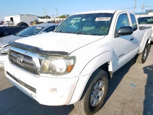 5TETU62N89Z605555 - 2009 TOYOTA TACOMA PRE WHITE photo 2